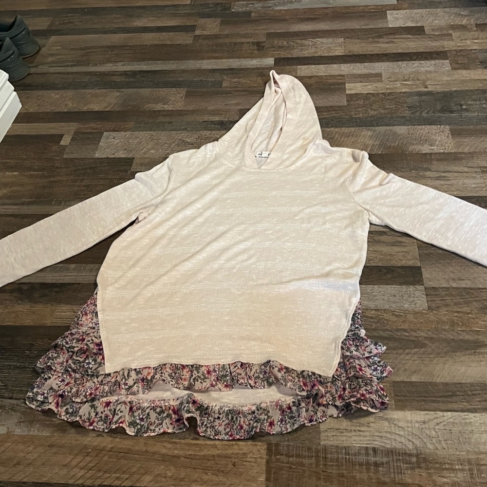 Women’s small sweat shirt shirt, white, great condition